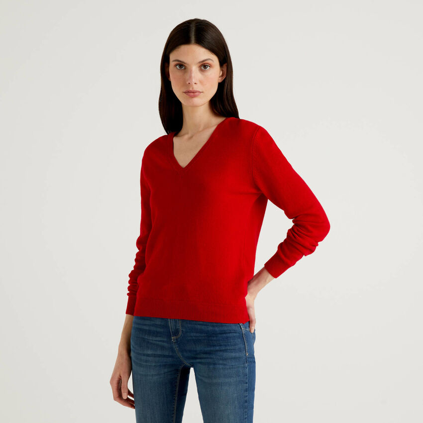 Jersey de pura lana Merina rojo con escote de pico