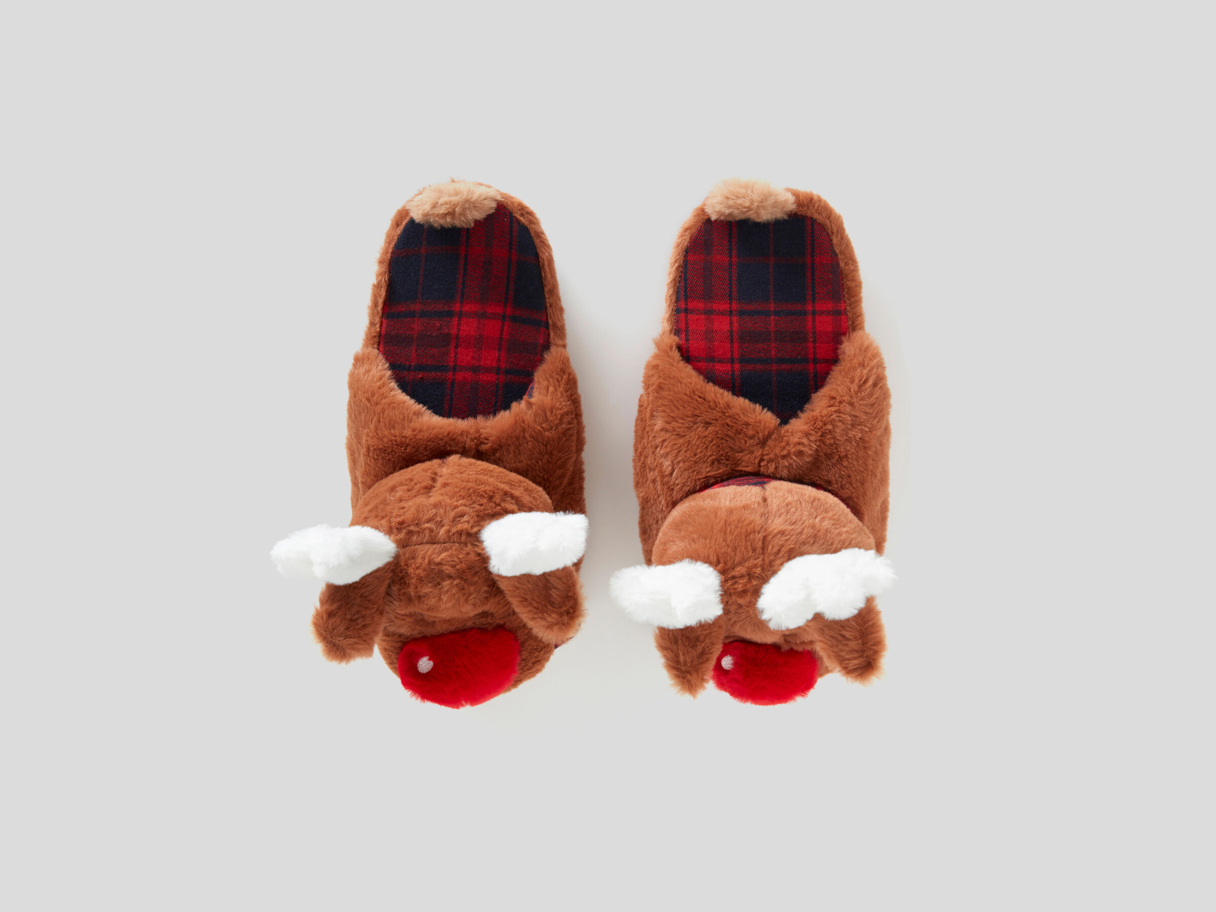 Reindeer slippers in faux fur image number 4