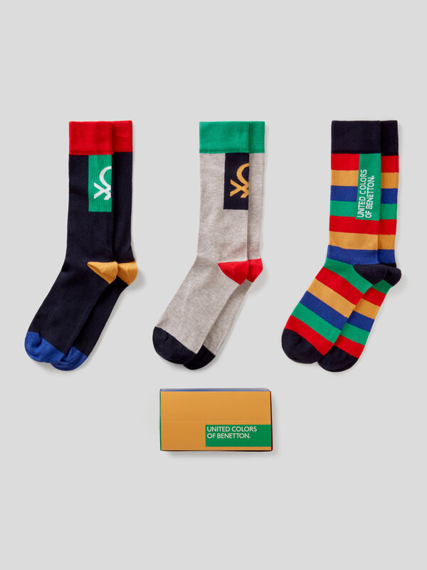 Estuche regalo con tres pares de calcetines con logotipo Hombre