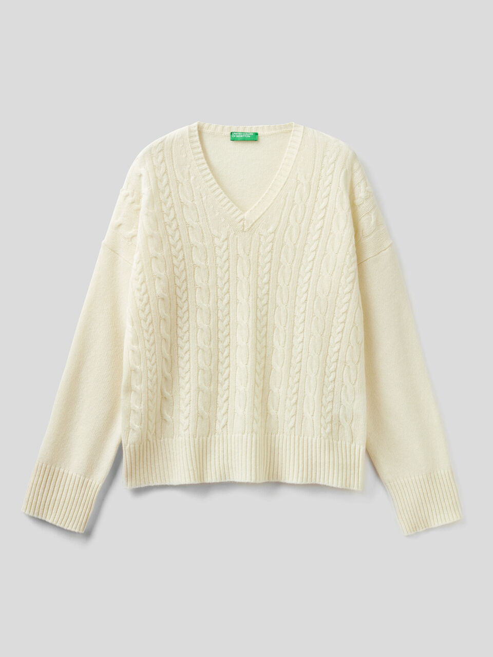 Jersey labrado con escote de pico image number 1