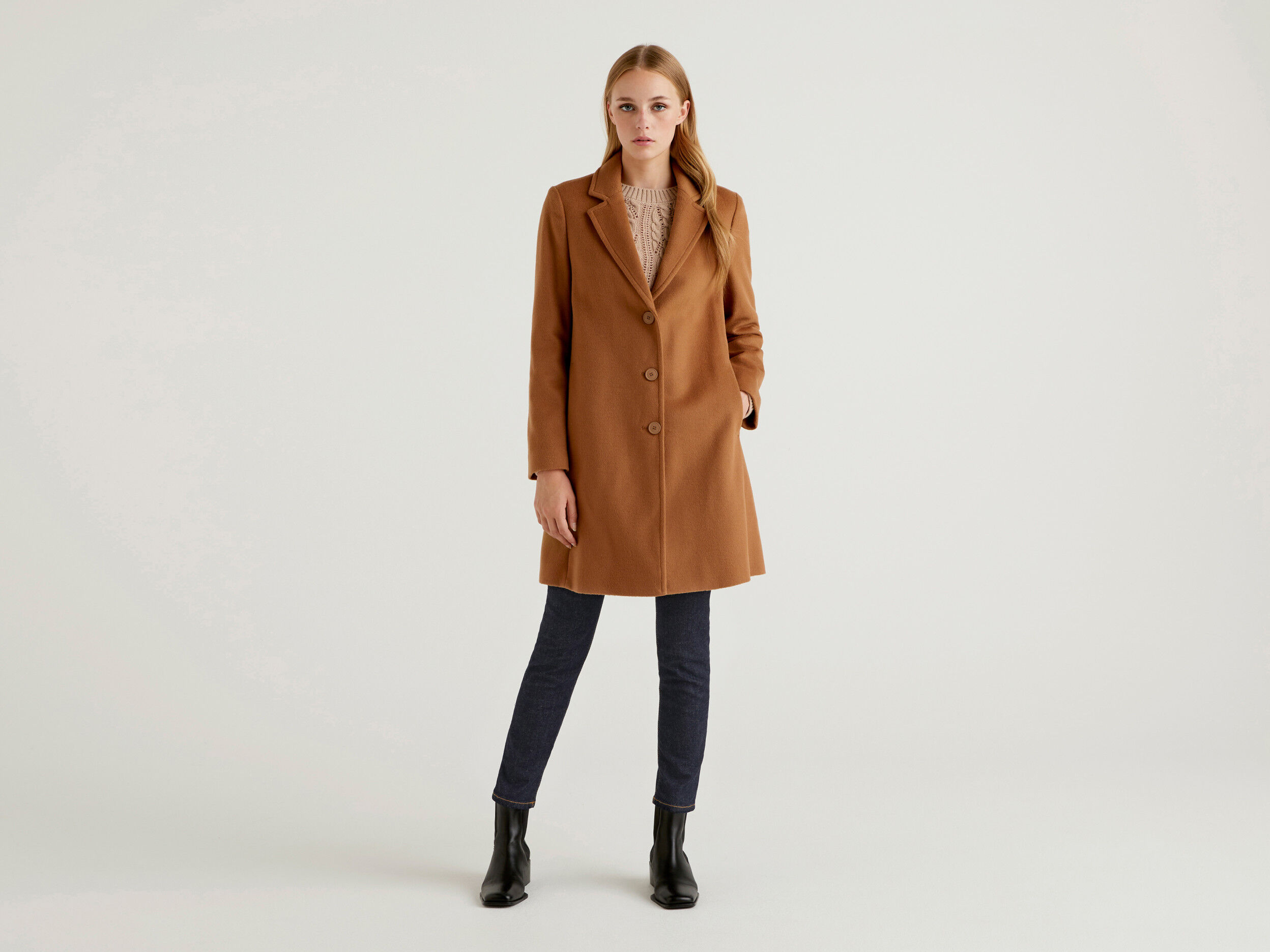 Short color top camel