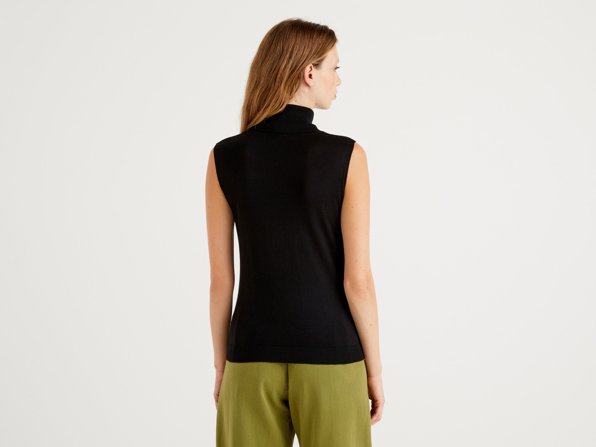 Black sleeveless turtleneck sweater sales