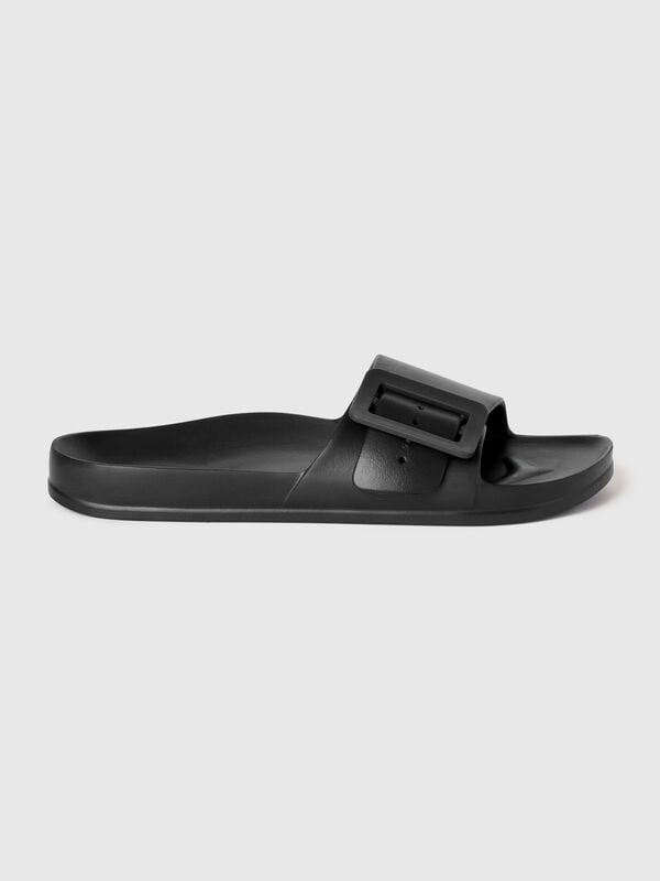 Zapatillas de goma ligeras. Mujer