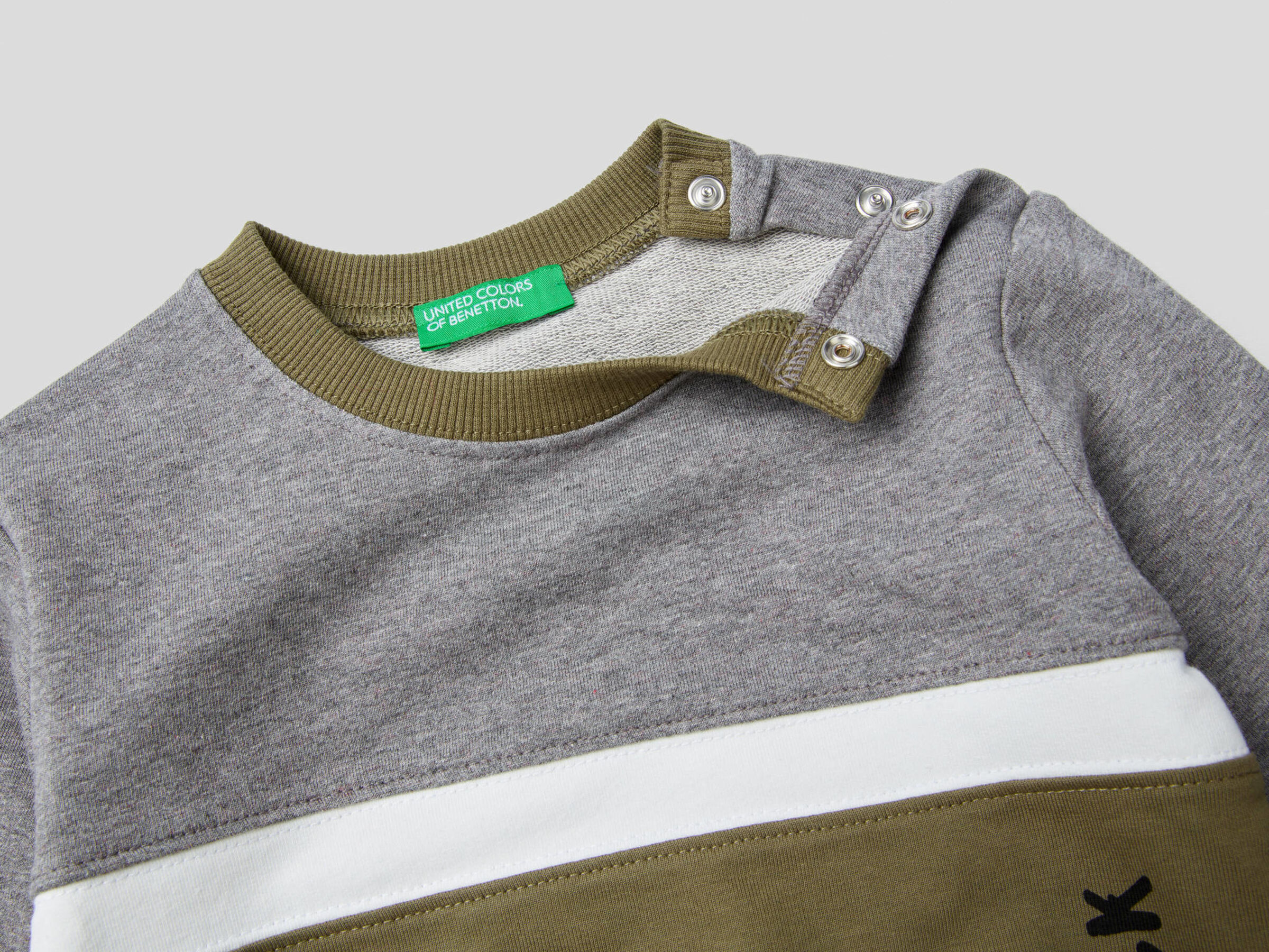 Sudadera color block de algodón orgánico elástico image number null