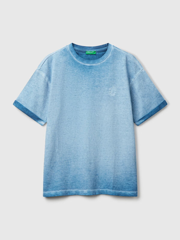 Camiseta over fit con bordado Niño
