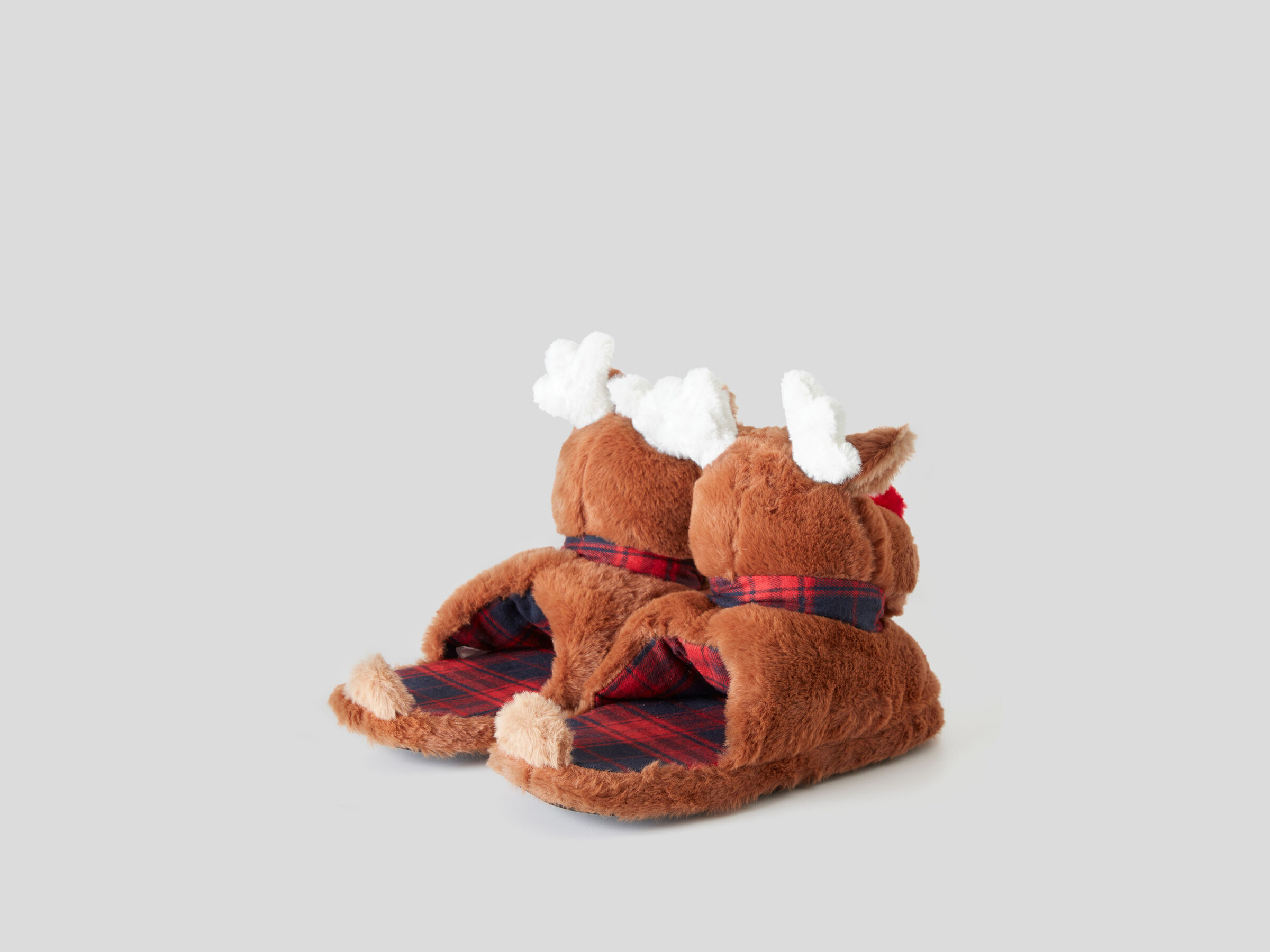 Reindeer slippers in faux fur image number 3