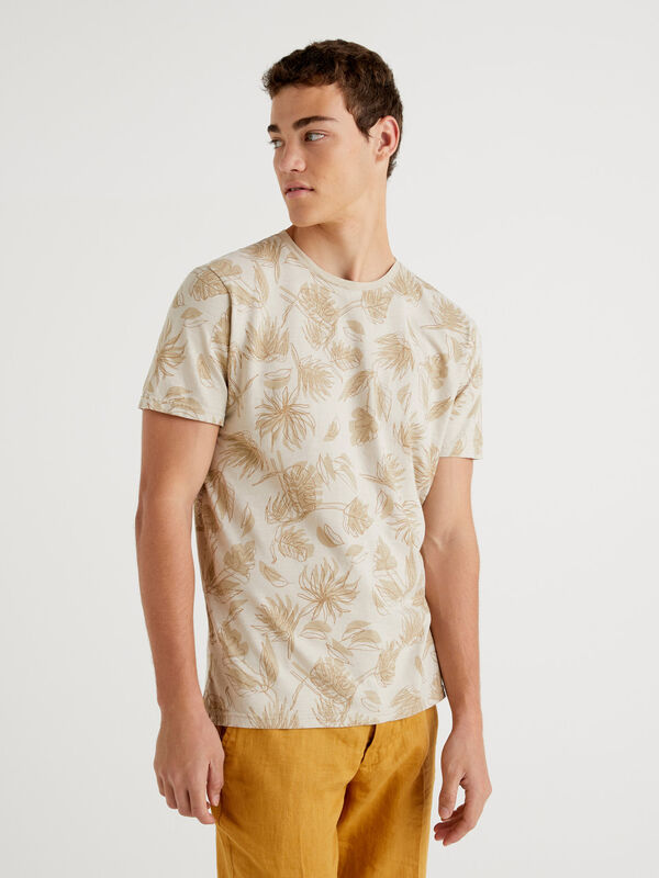 T-shirt with exotic print Men