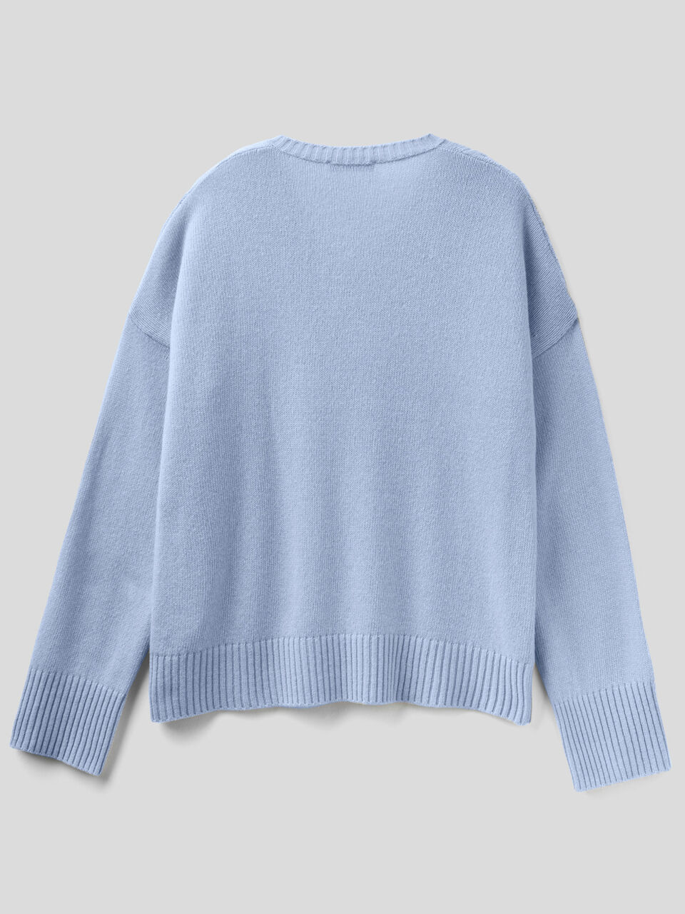 Jersey labrado con escote de pico image number 2