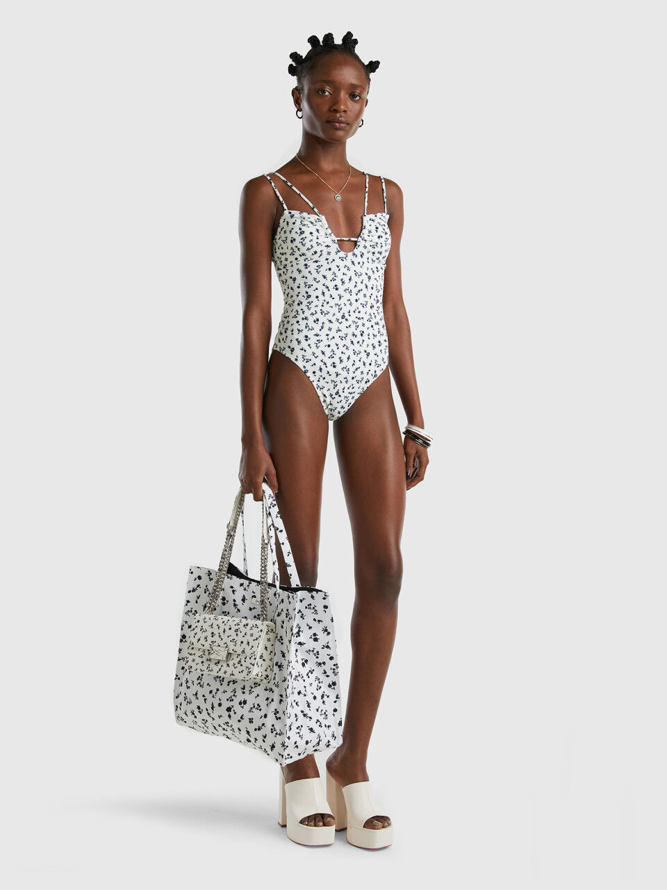 One outlet piece beachwear