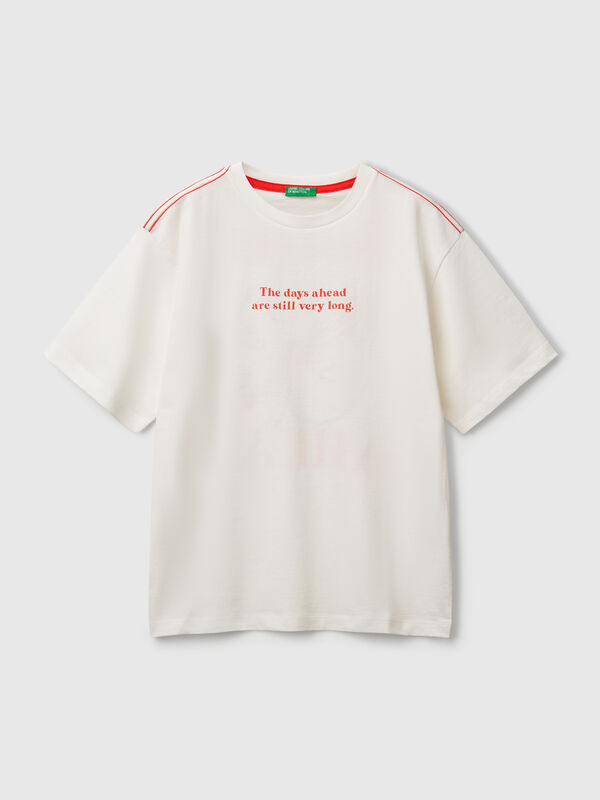 Camiseta con estampado de eslogan y bordado Niño