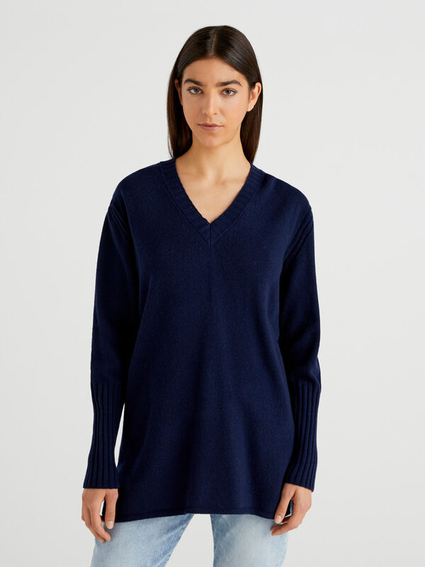 V-neck sweater in wool blend Women