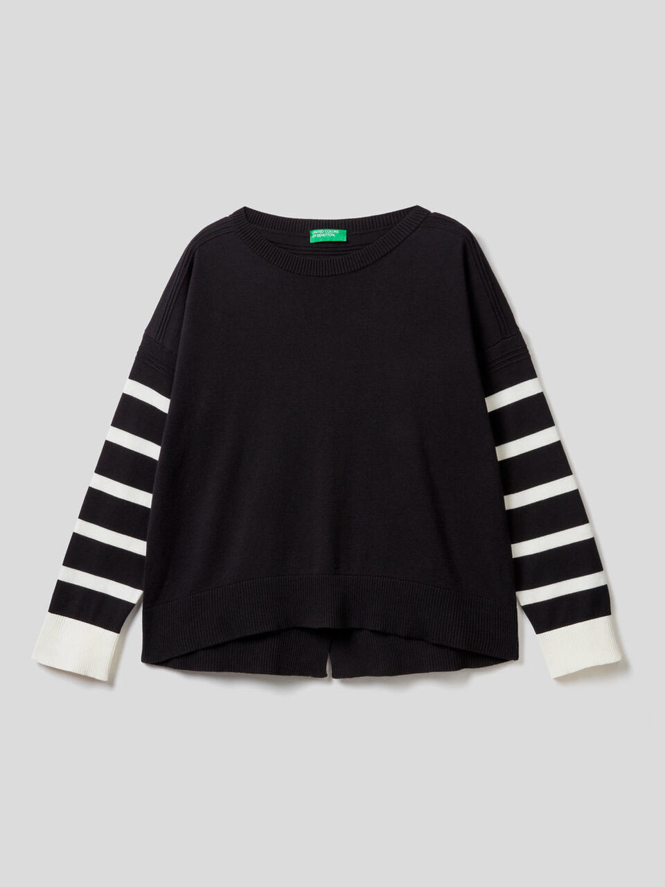 Sweater with slit on the back image number null