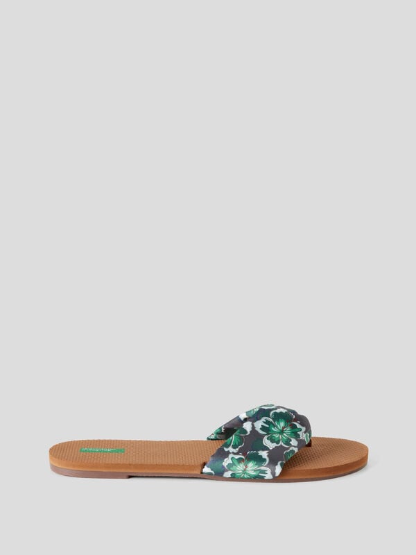 Flip-flops with fabric straps Women