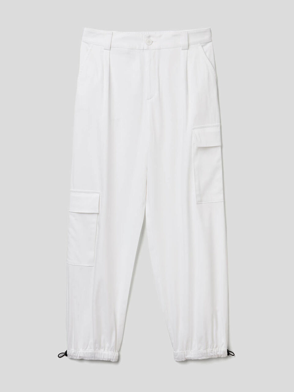 Cargo trousers with asymmetrical pockets image number 1