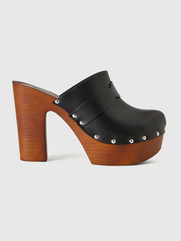 Black clogs with heel and studs Women