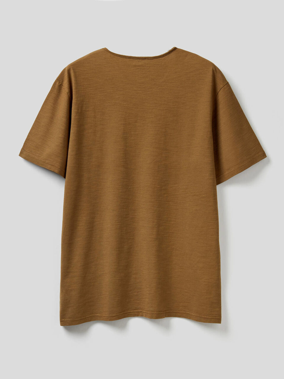 100% cotton t-shirt with V-neck image number 2