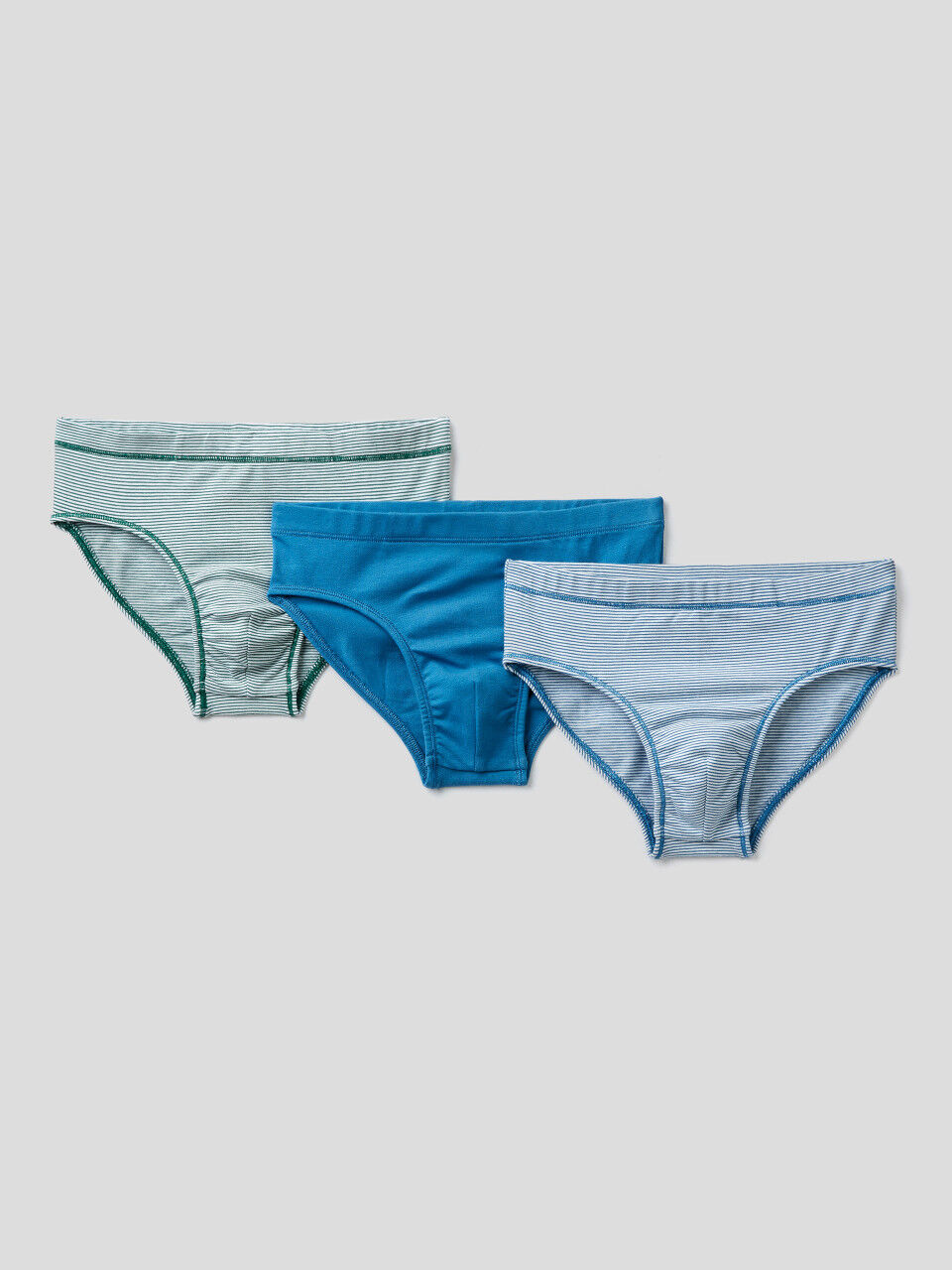 Three pairs of snug underwear in stretch cotton