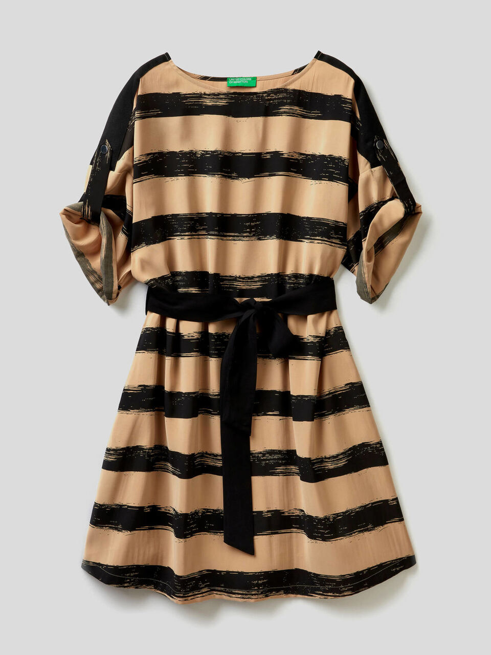 Short dress with print image number null