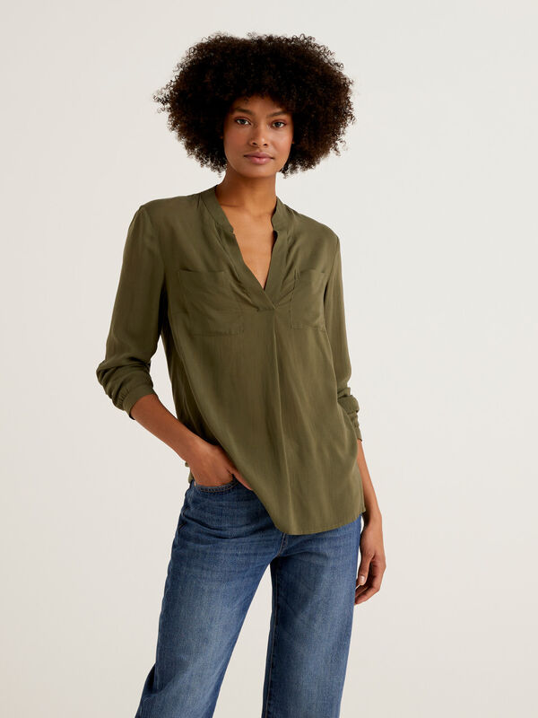 Flowy blouse with V-neck Women