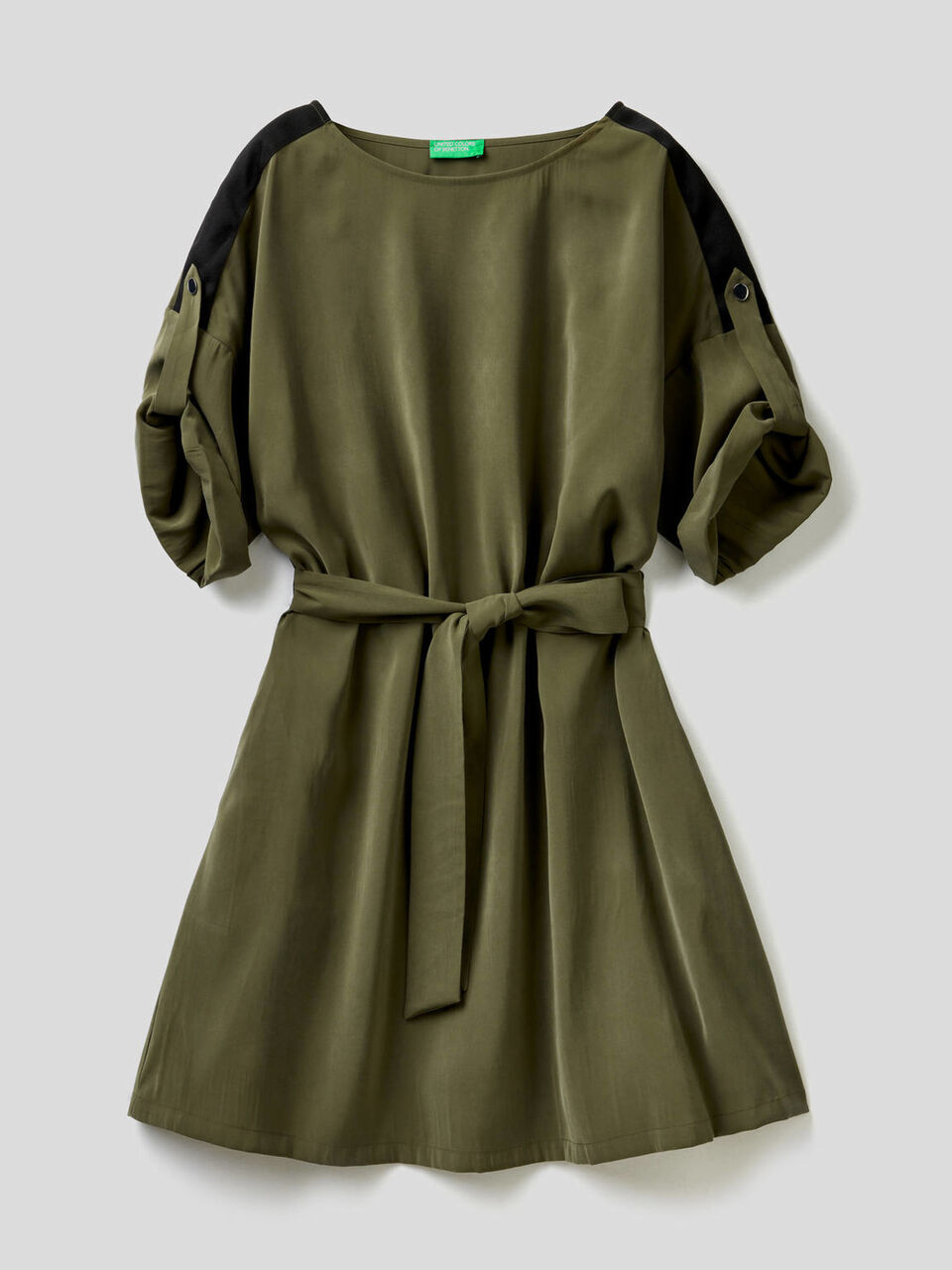 Short dress with belt image number null