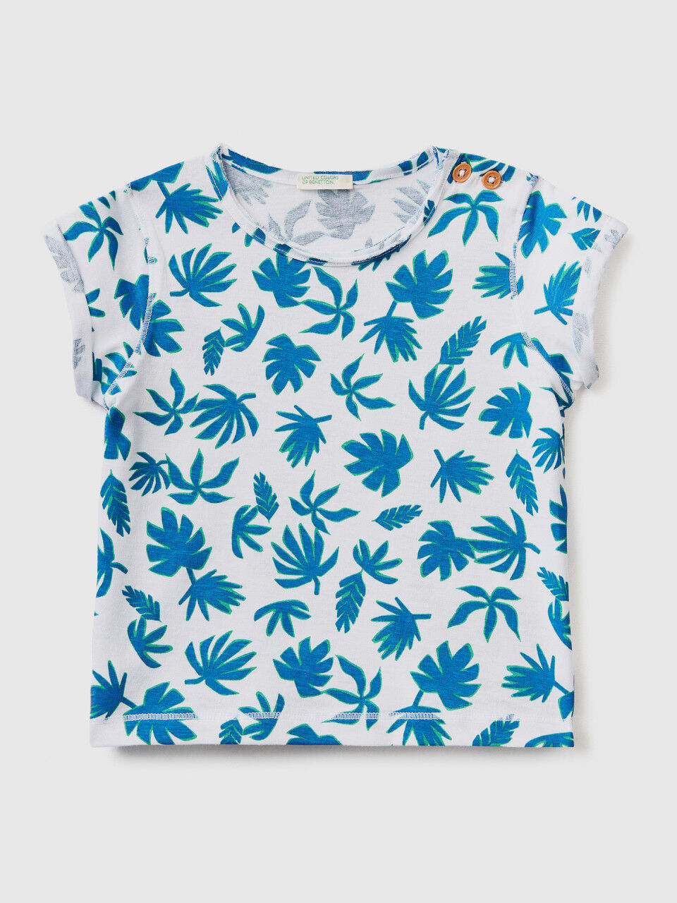 Camiseta con estampado tropical