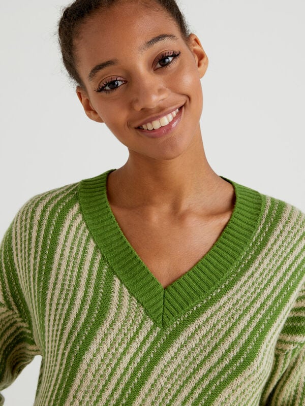 Jacquard V-neck sweater Women