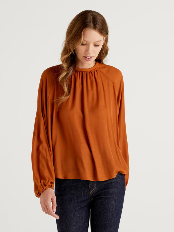 Flared blouse with puff sleeves Women