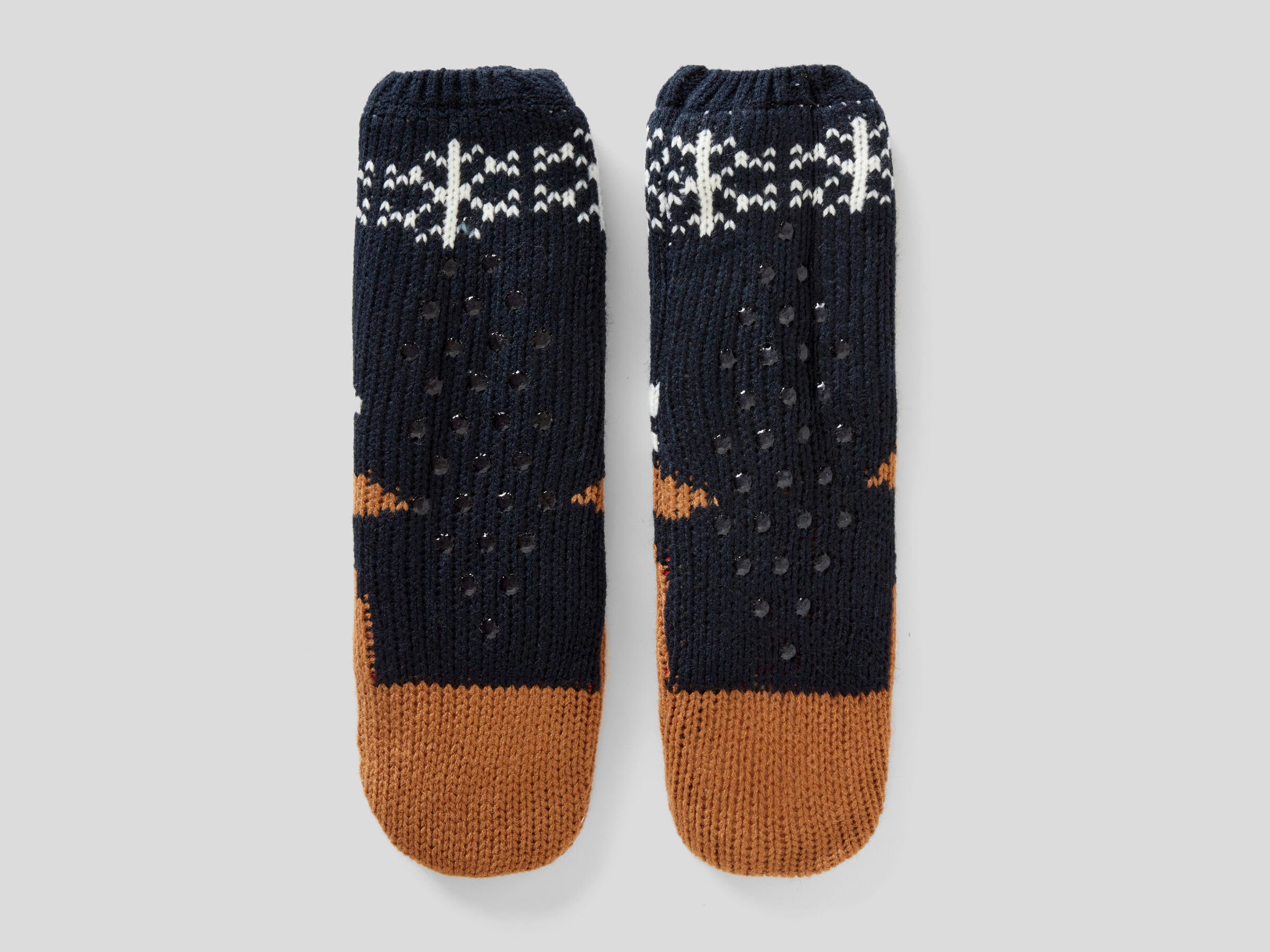 Knit reindeer socks image number 2