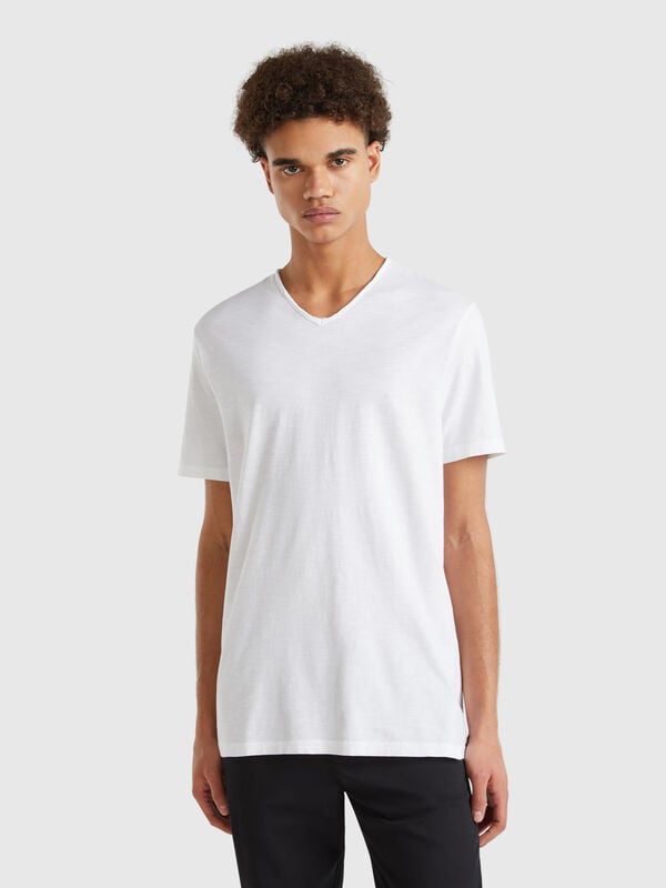 Camiseta 100% algodón con cuello en pico Hombre