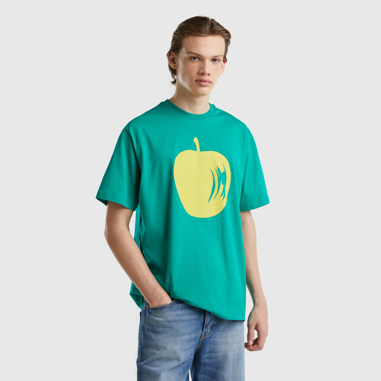 Green t-shirt with apple print - Green | Benetton