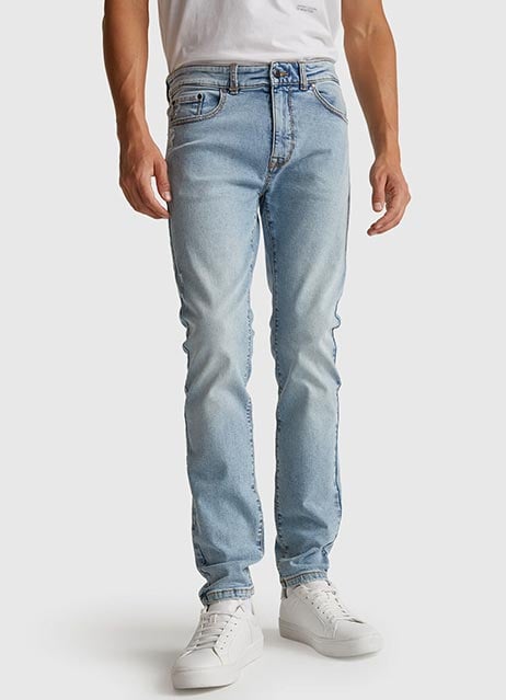 Vaqueros de hombre pitillo