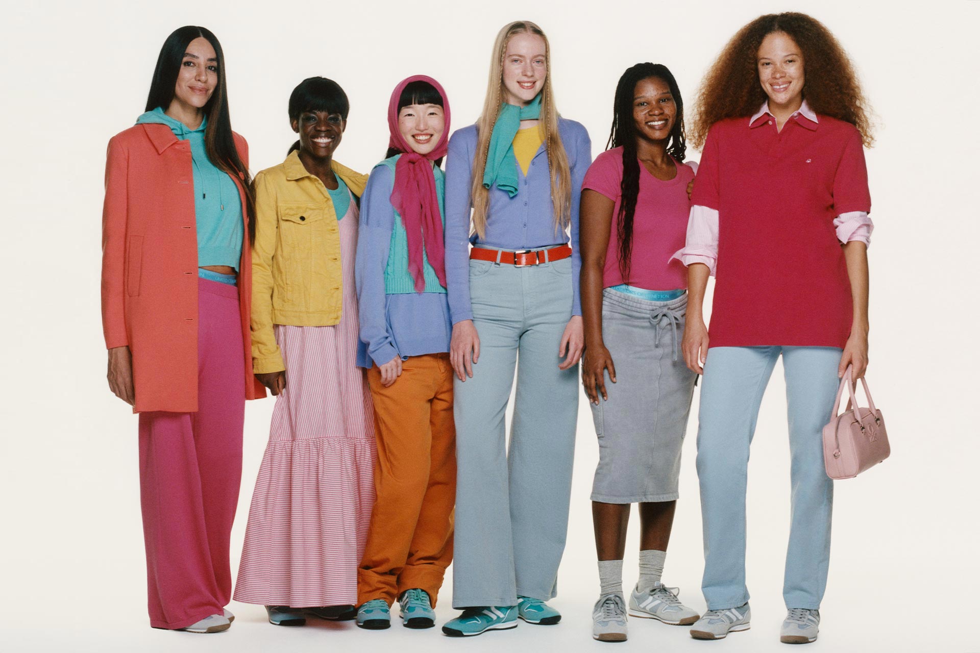 洋書 THE BENETTON CAMPAIGNS UNITED COLORS United Colors of Benetton: A History of Shocking Ads and