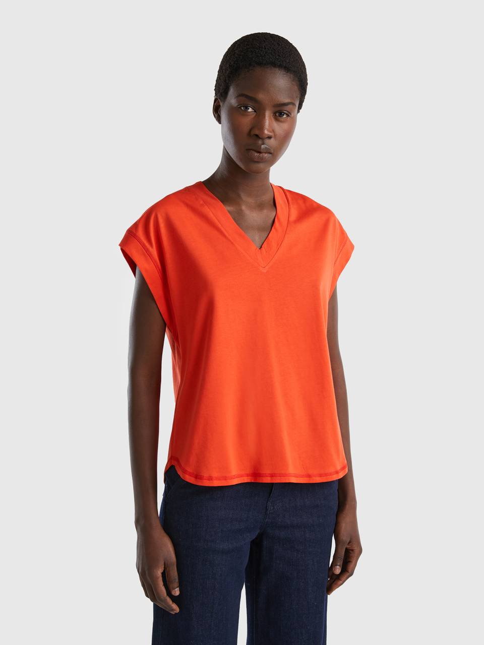 Women's v neck red t shirt 2025