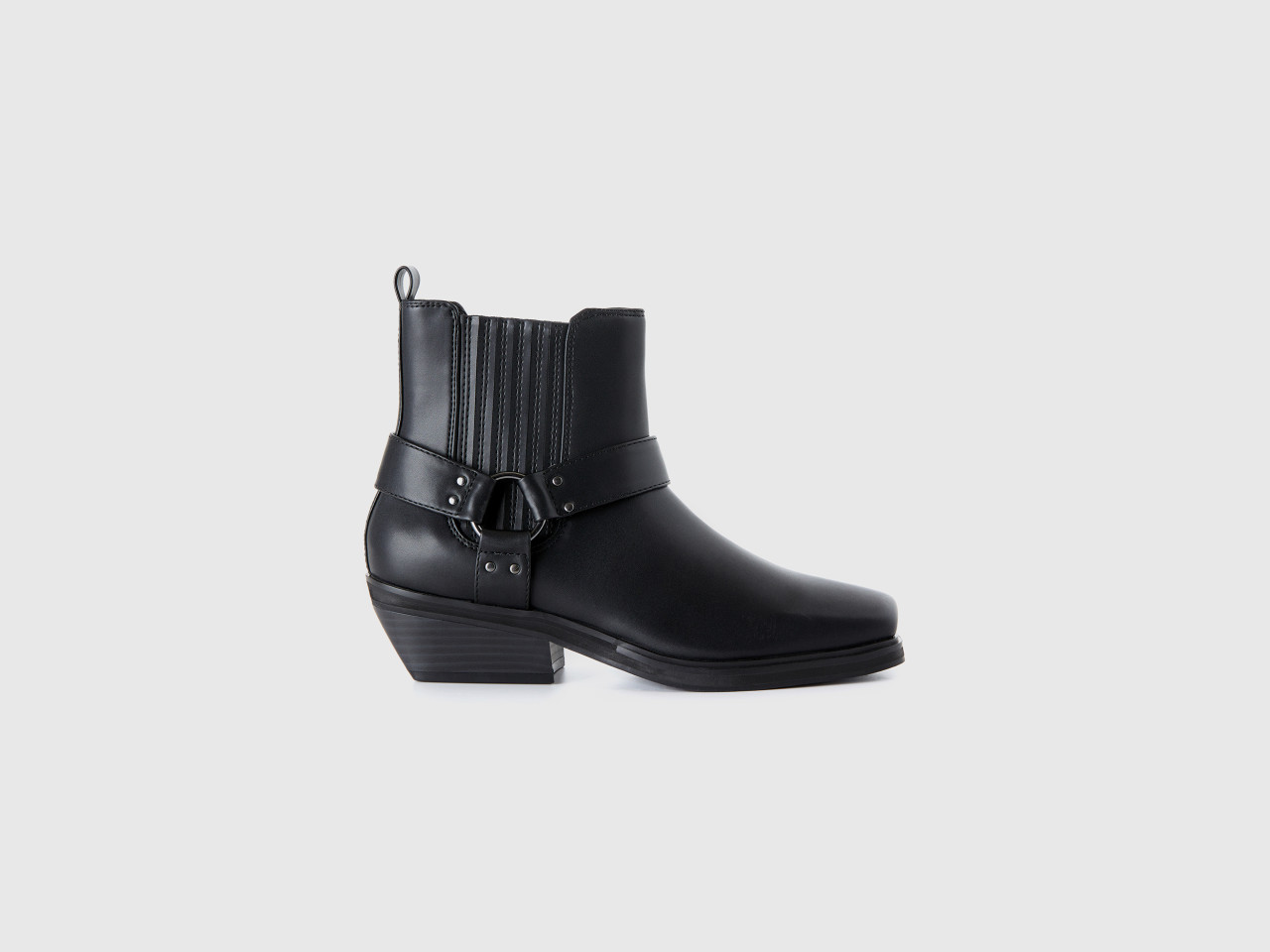 Ucb best sale boots online