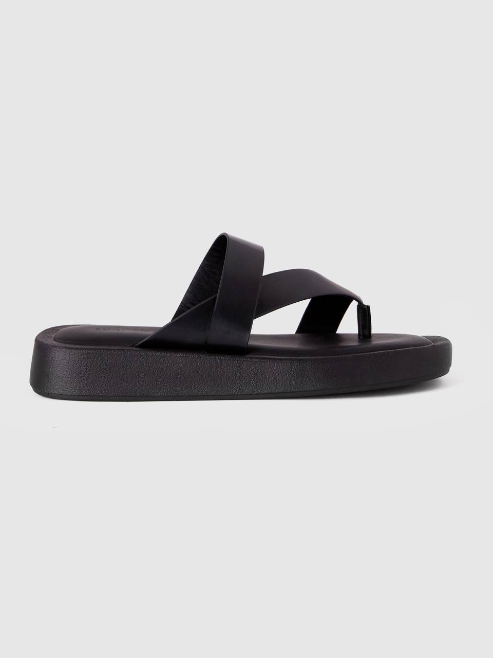 Ucb black deals flip flops