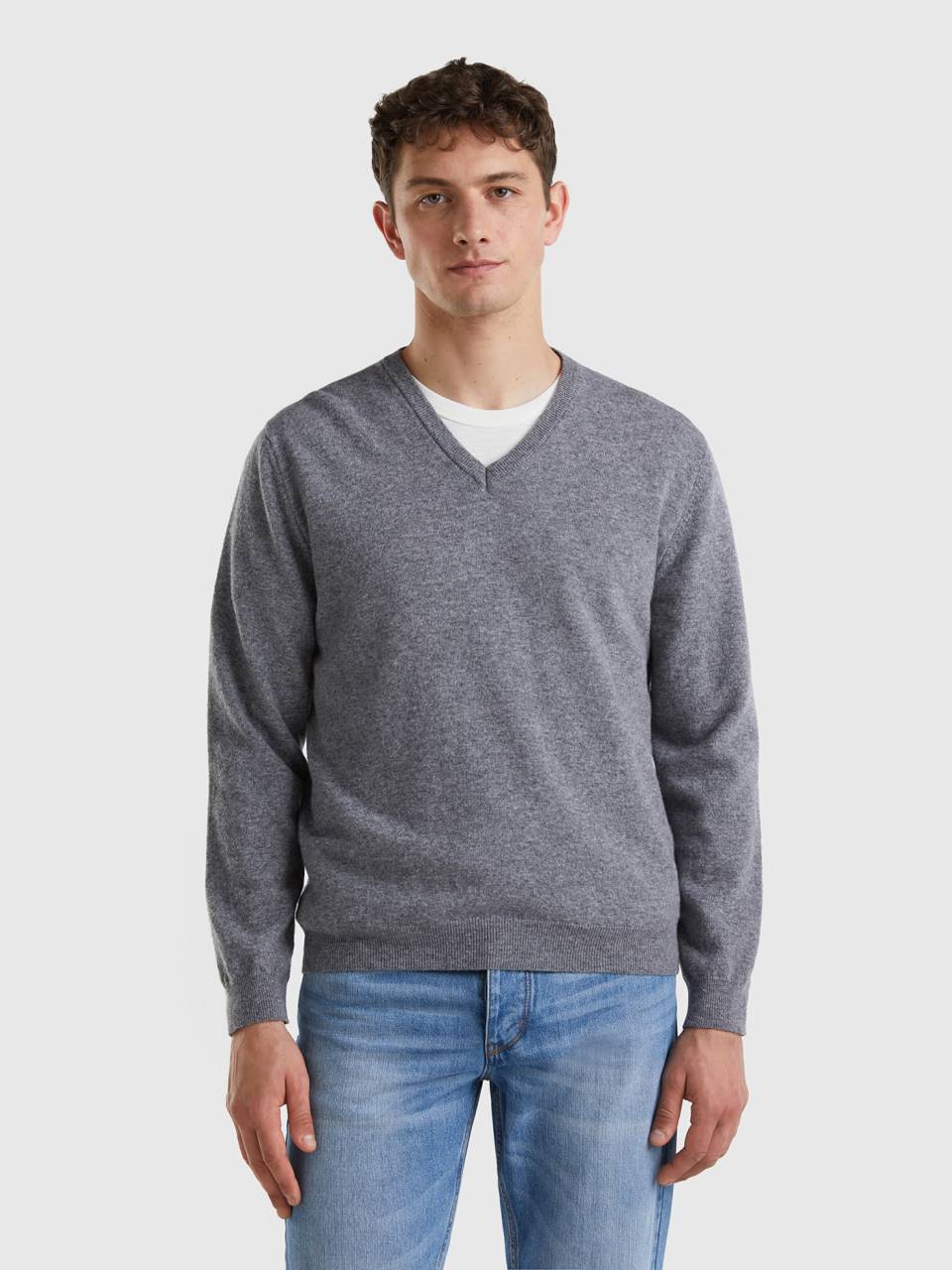 Dark gray v neck sweater deals